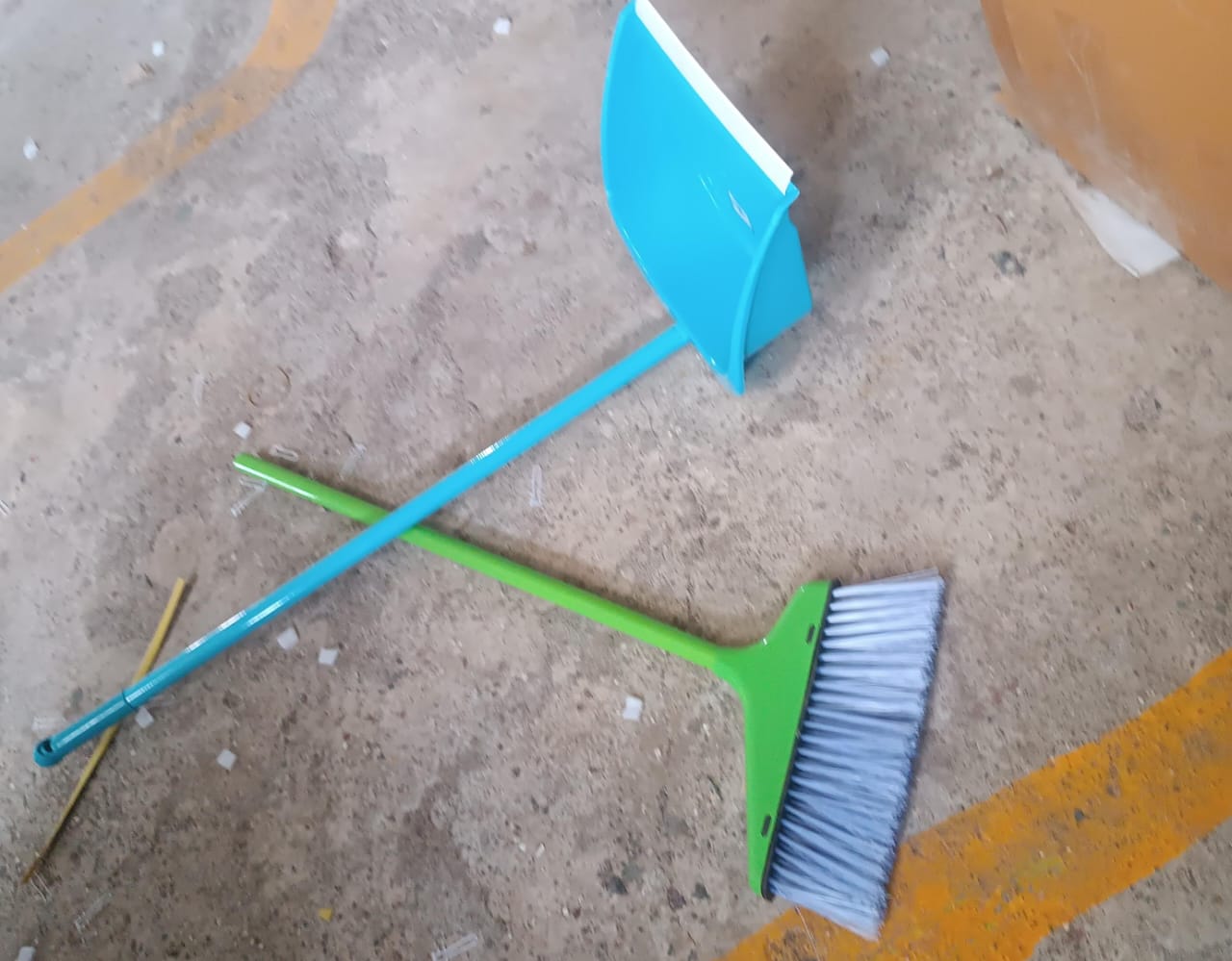 HANDLE DUSTPAN AND BRUSH FOR SWEEPING & CLEANING DUST, Supdi